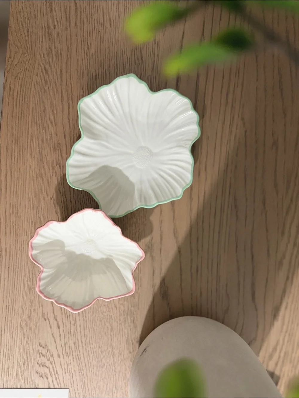 Lilly Pulitzer White Ceramic Scalloped Dish with Pink & Green Edging